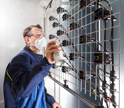 Wartung und Reinigung einer zentralen Luftbefeuchtungseinricchtung