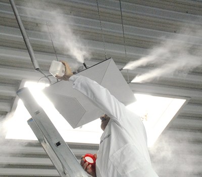 Wartung und Reinigung einer dezentralen Luftbefeuchtungseinrichtung